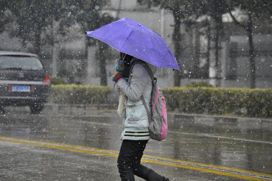 南方将持续阴雨雪天气（南方持续高温天气过程结束）