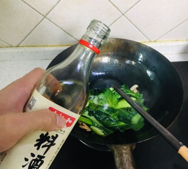 青菜炒香菇怎么炒,香菇青菜怎样做好吃炒着好吃图9