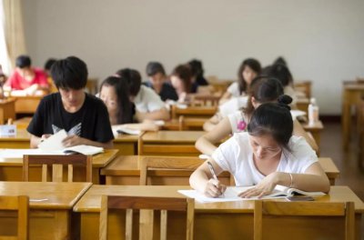 ​大学生应该考哪些证书含金量高（大学必考的证书有哪些）