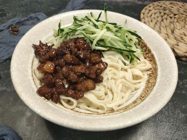 干黄酱与黄豆酱的口味有什么区别（干黄酱和黄豆酱的区别）