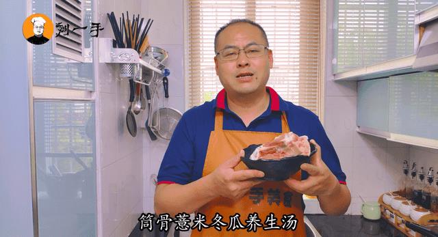 筒子骨和什么炖汤最好（筒骨煲汤放什么材料好）