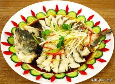 ​年夜饭（）年夜饭菜单已出炉，一家人6道菜，寓意六六大顺，吉祥如意迎新年）