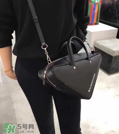 balenciaga三角包尺寸多大？巴黎世家三角形包包尺寸介绍