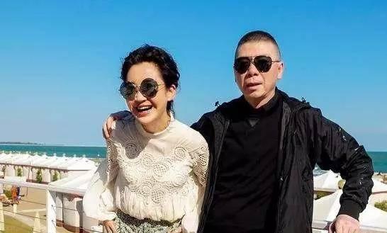 徐帆为何19年都不为冯小刚生孩子？网友：换做我也不生