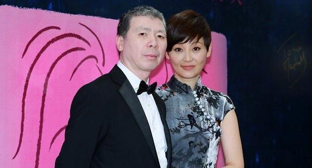 徐帆为何19年都不为冯小刚生孩子？网友：换做我也不生