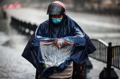 ​上海部分地区普降大雨，雨水为城市送来难得“清凉”