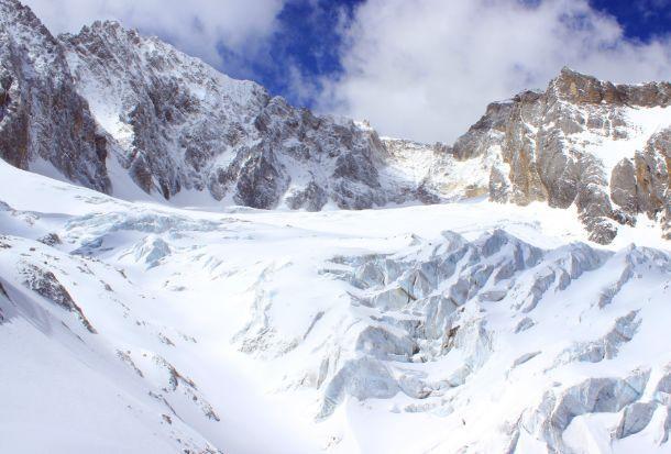 为何玉龙雪山至今无人登顶？