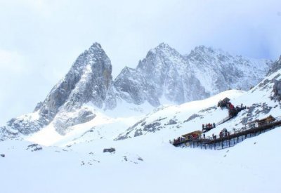 ​为何玉龙雪山至今无人登顶？