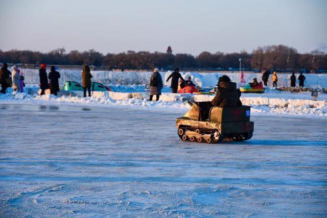 哈尔滨下雪了，人们心中美若仙境的冰雪城