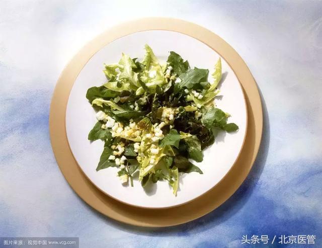 摘野菜煮面 一家三口中毒进了ICU！这些野菜有风险，食用需谨慎