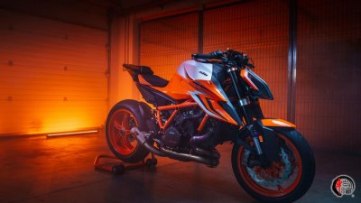 ​言車新车｜2022款KTM1290超级公爵R，售价配置小幅提升