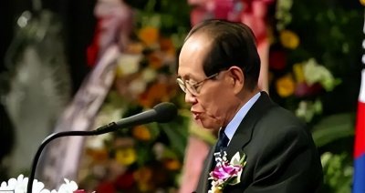 ​他是朝鲜叛逃高官，中国派遣一千多名武警保护，死后覆盖韩国国旗