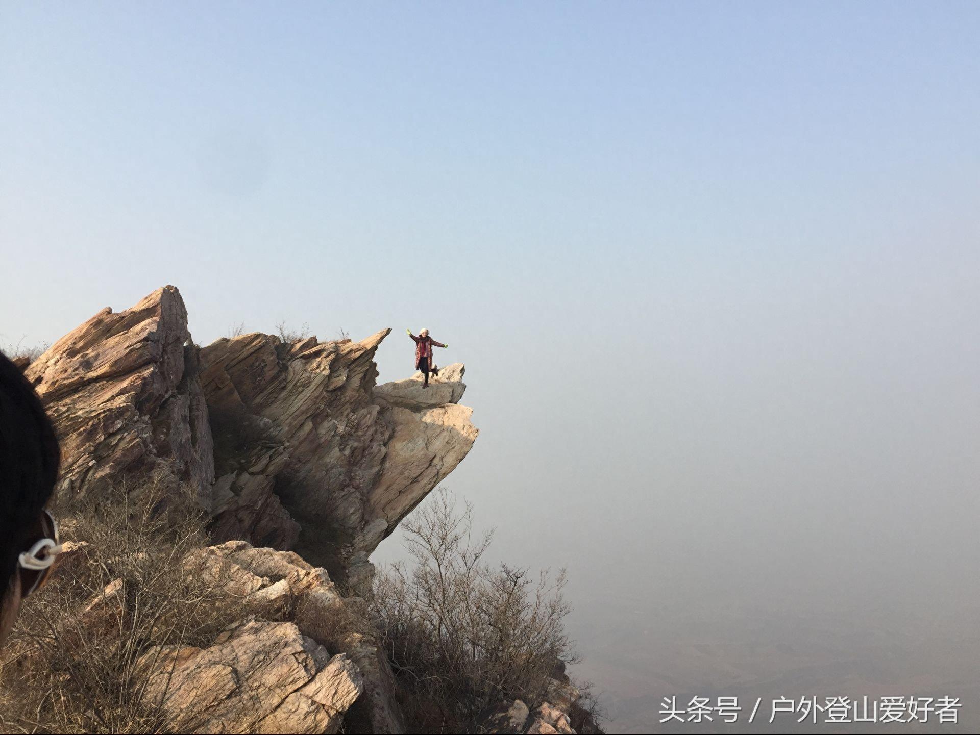 河北行唐县牛王寨爬山休闲一日游，吊桥玻璃栈道远离雾霾