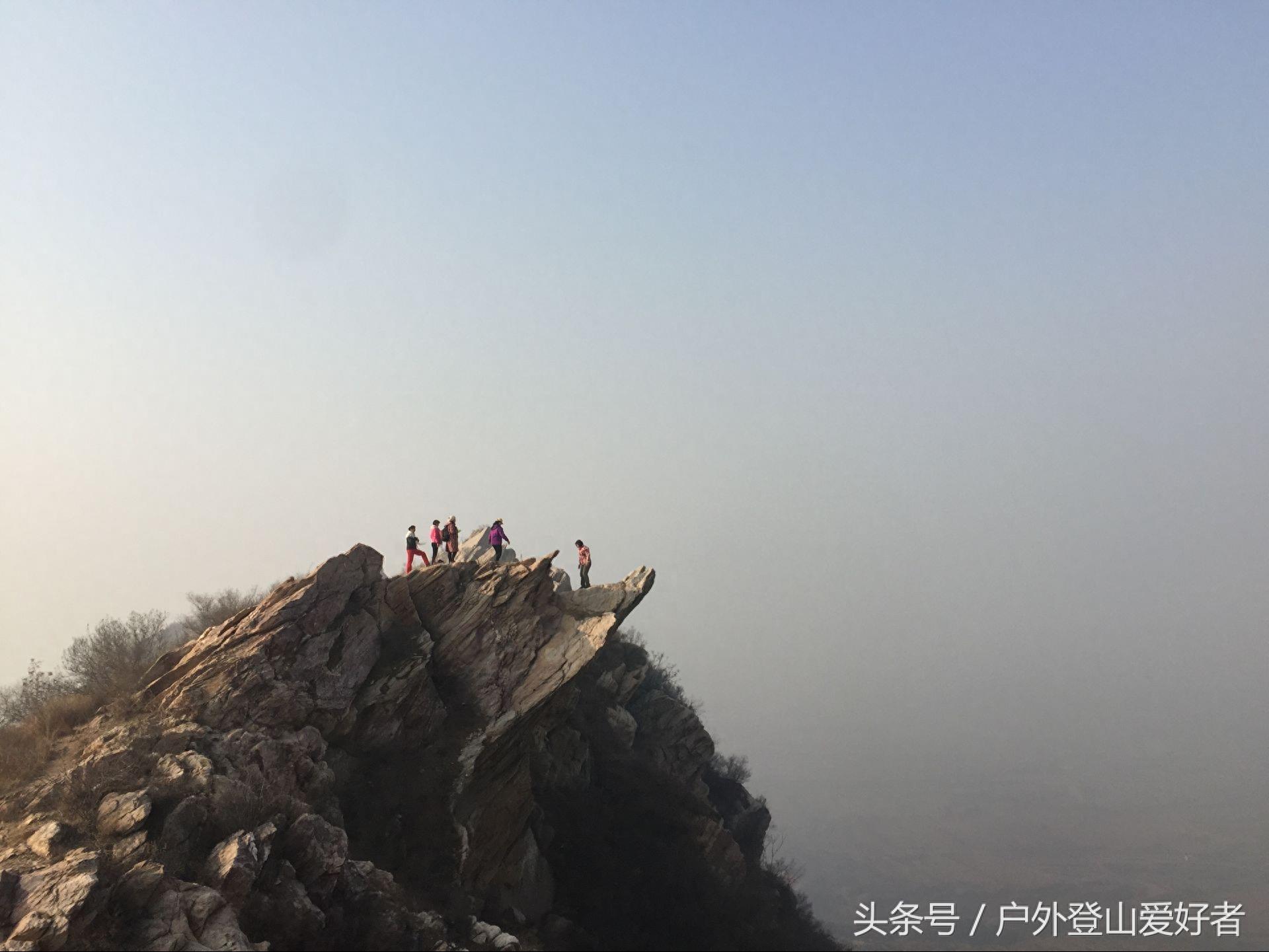 河北行唐县牛王寨爬山休闲一日游，吊桥玻璃栈道远离雾霾