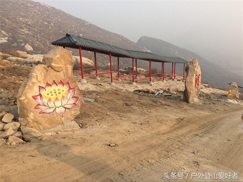 河北行唐县牛王寨爬山休闲一日游，吊桥玻璃栈道远离雾霾