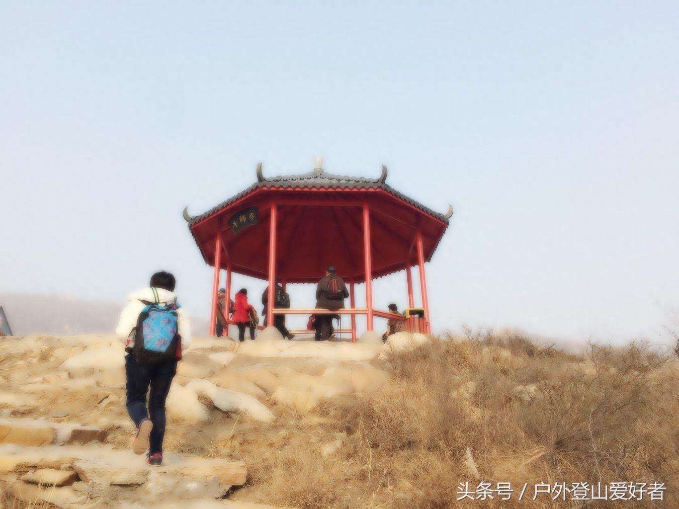 河北行唐县牛王寨爬山休闲一日游，吊桥玻璃栈道远离雾霾