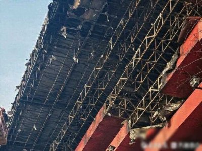 匡山汽车大世界惊魂!火光冲天,火势蔓延至建筑外墙