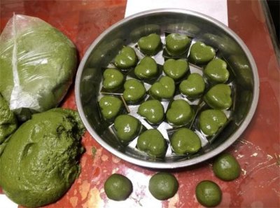 怎么把艾草糍粑做出来色泽青绿,口感清香软糯,传统做法分享给你