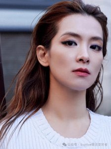 陈昊宇的背头+长裙+墨镜:街头造型又飒又美,女神级满分穿搭~!